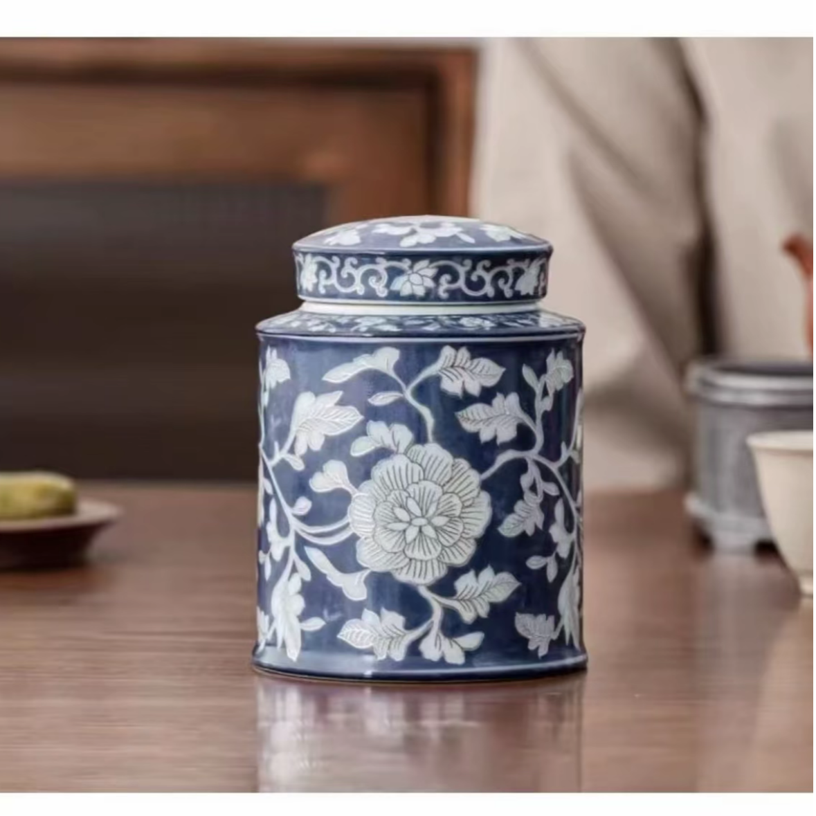 蓝色红色缠枝莲茶叶罐中式风格实用之选