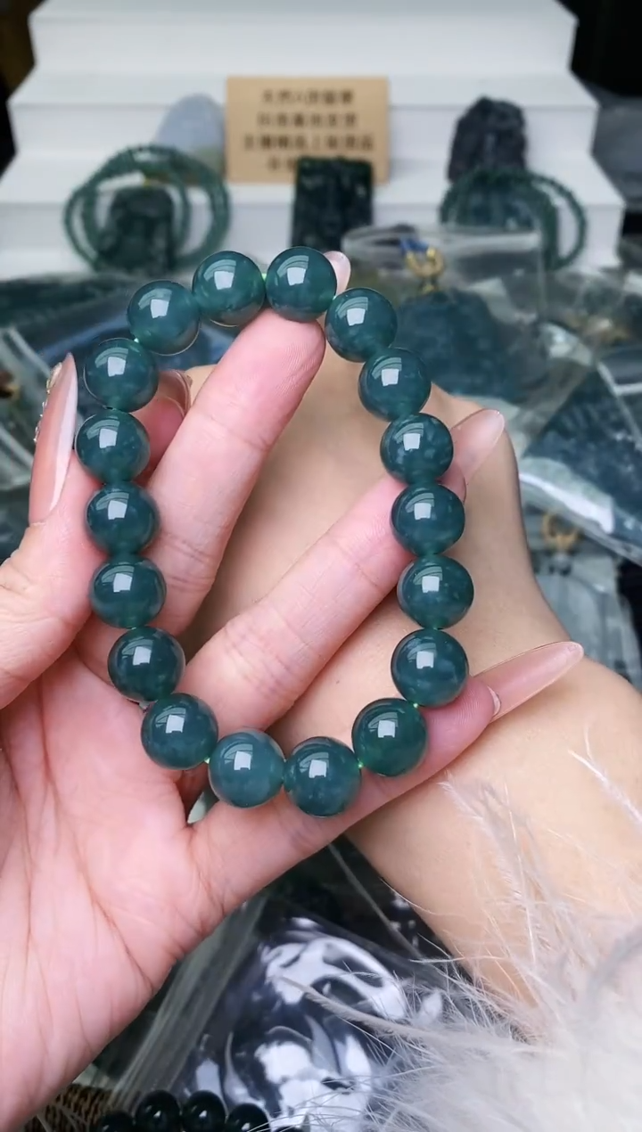 颈饰未镶嵌翡翠 