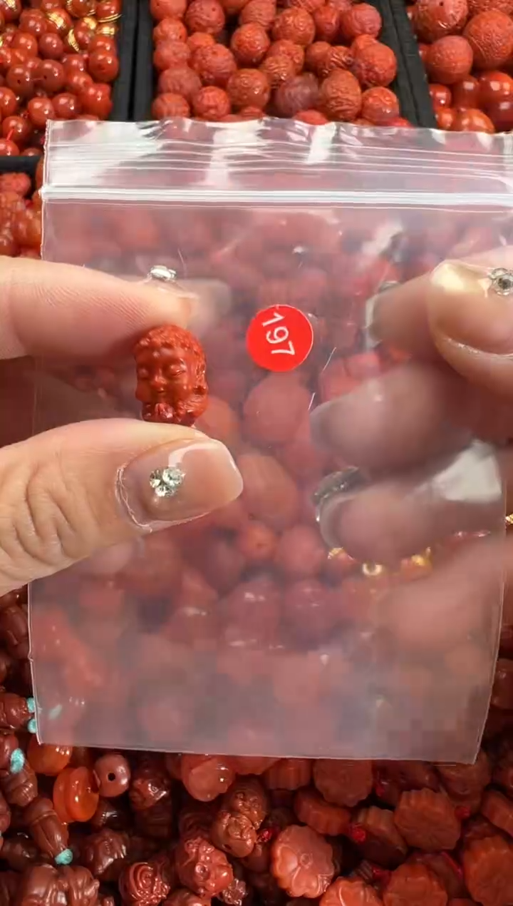 南红玛瑙未镶嵌颈饰1