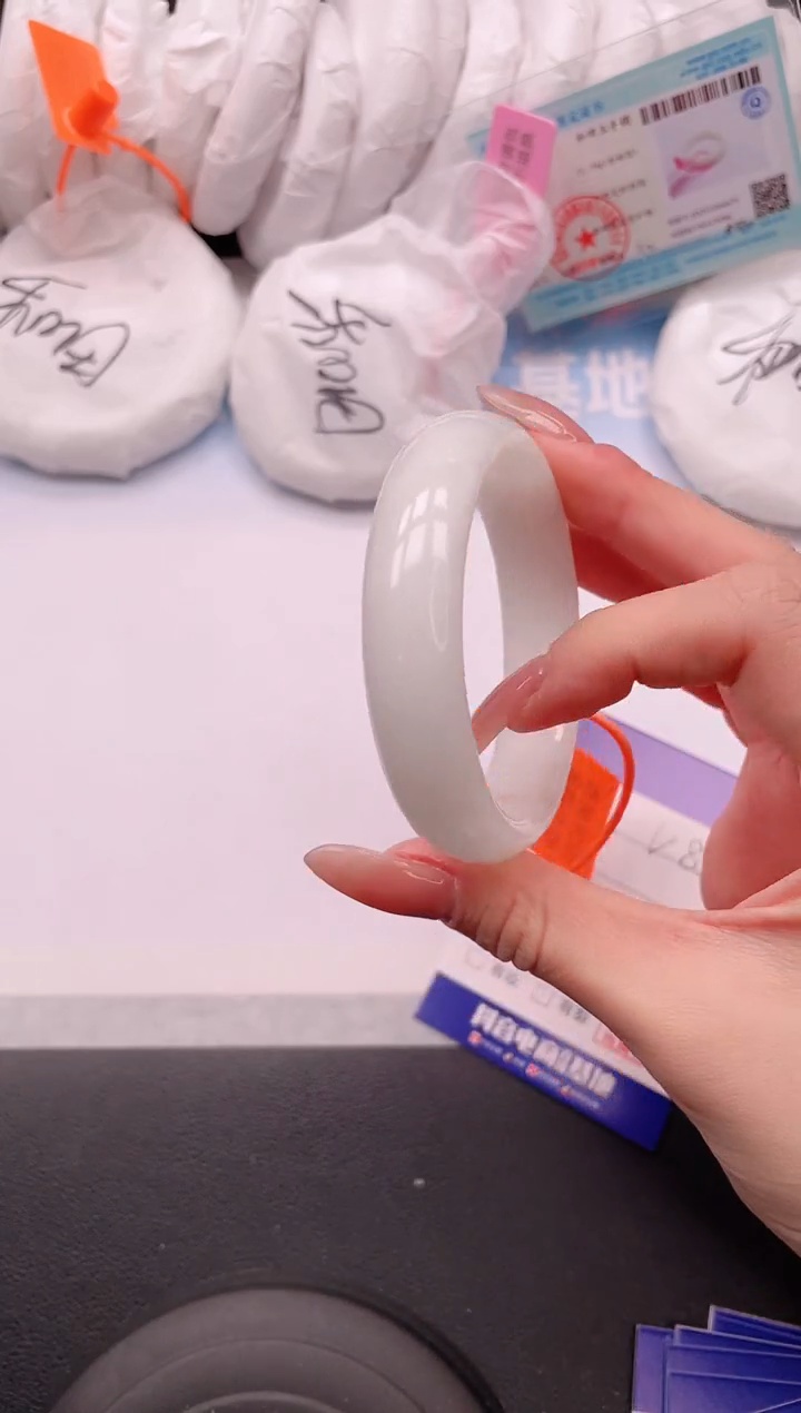 未镶嵌手镯和田玉6V83-54