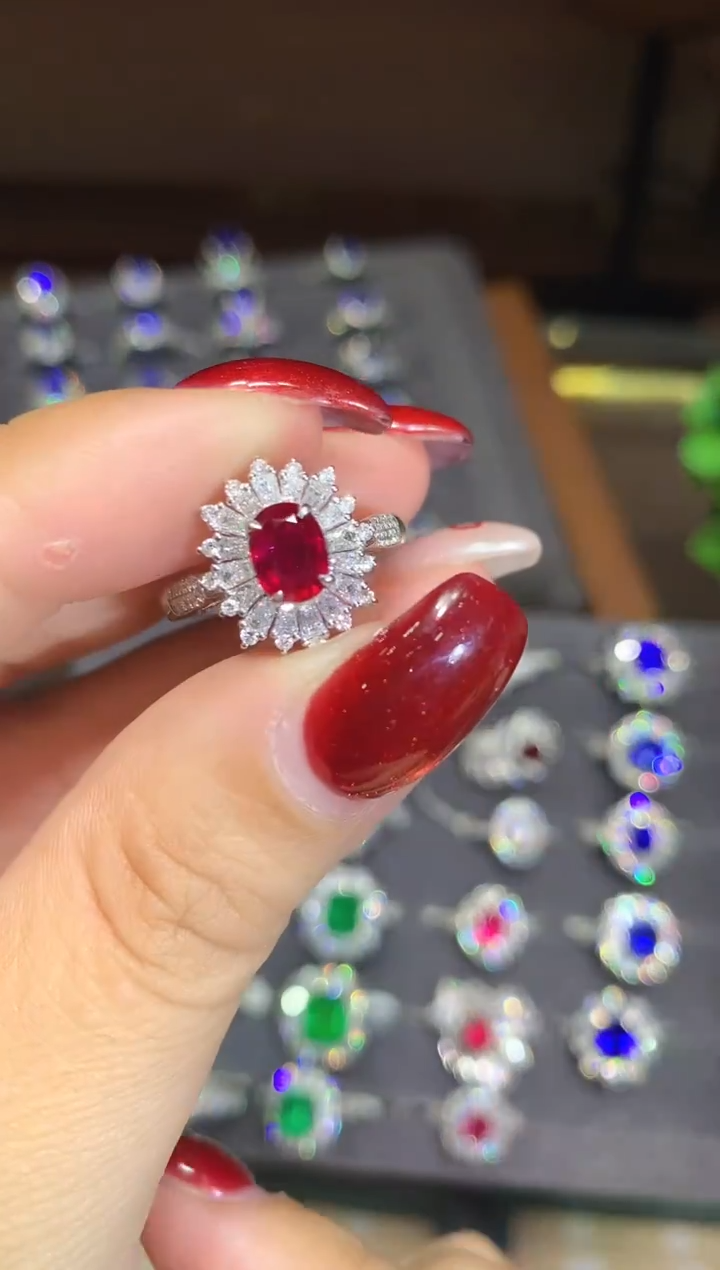 18K金镶嵌戒指红宝石1.04ct