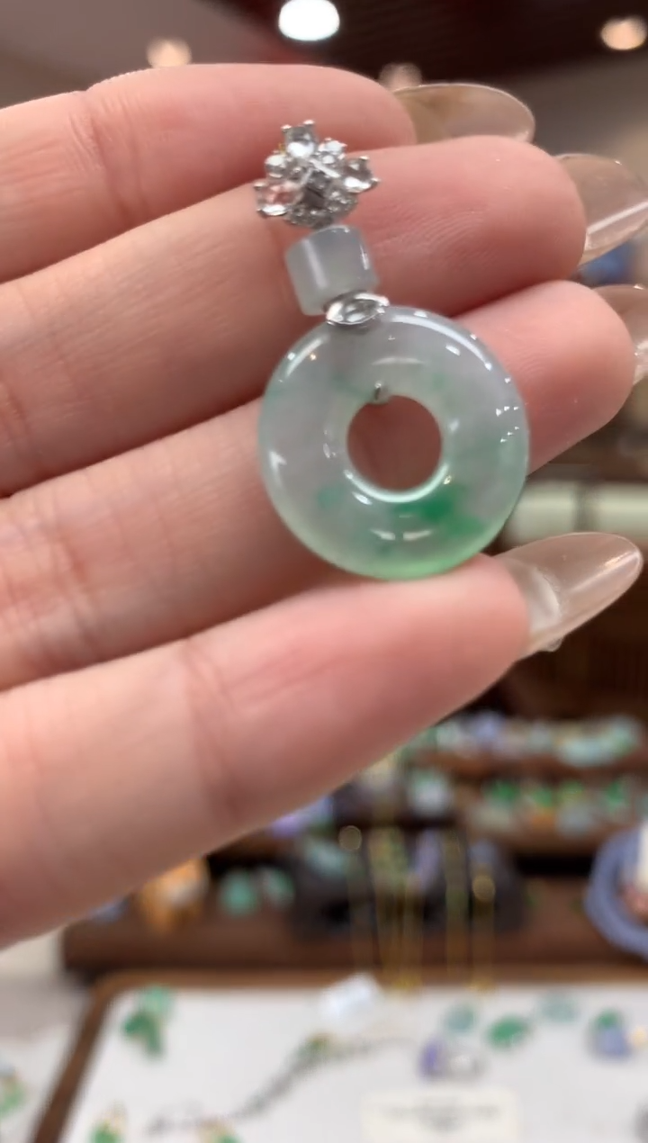 【闪购商品】翡翠吊坠(不含链)18K金镶嵌甜甜圈