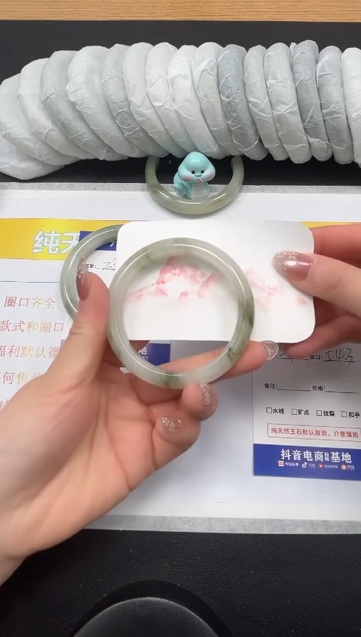 【闪购商品】石英质玉手镯未镶嵌240-54.3