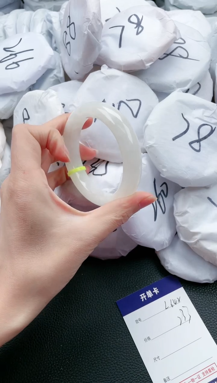 【闪购商品】和田玉手镯未镶嵌L642