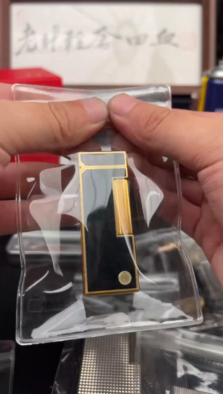 齐****下【老张回血】中古打火机（裸机）