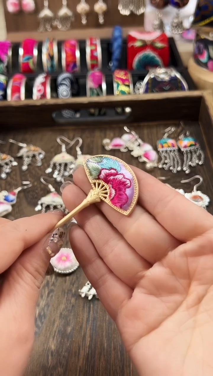 【闪购商品】织绣民族风老绣饰品335