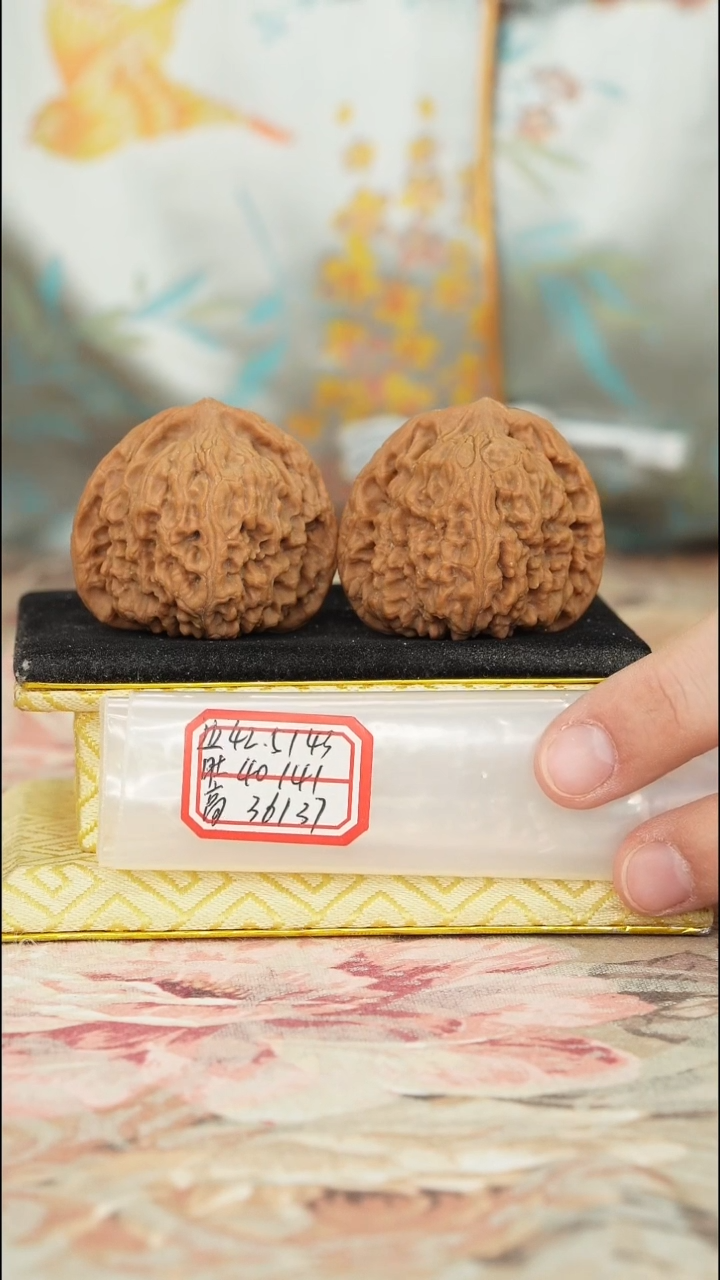 【闪购商品】文玩核桃把件赵喜满南将石