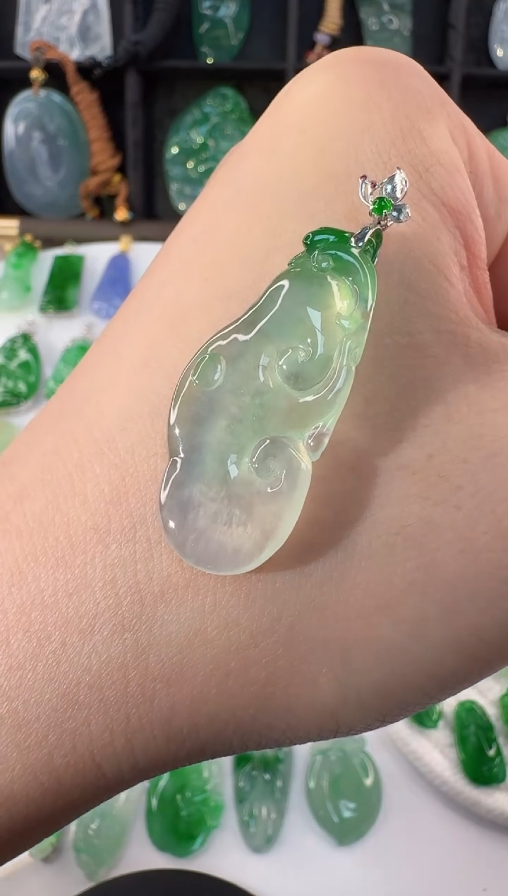 颈饰18K金镶嵌翡翠缅甸A货翡翠