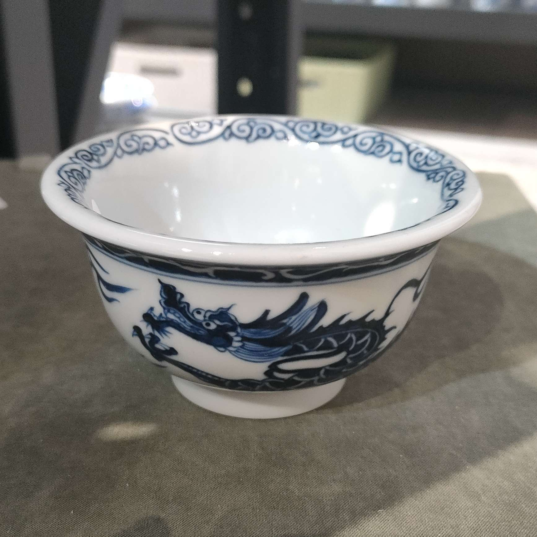 云衍斋魏碑龙带花边压手 yyz133