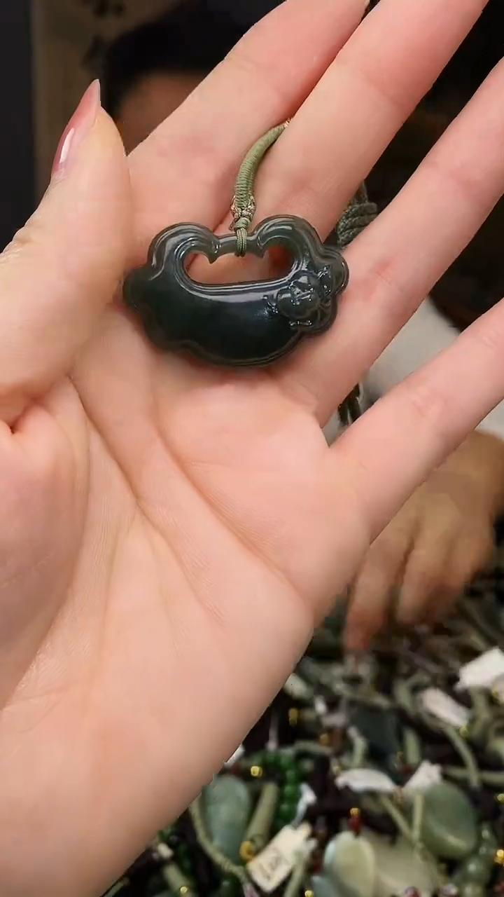 颈饰未镶嵌和田玉多样性发货，拍一发一