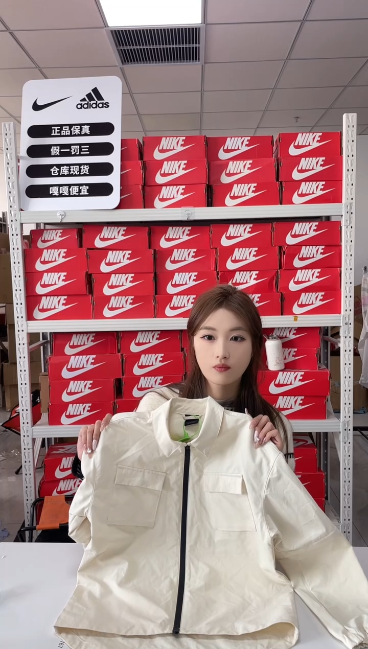 编码闪购尺码160  Nike/耐克卫衣卫裤以直播间过款为主