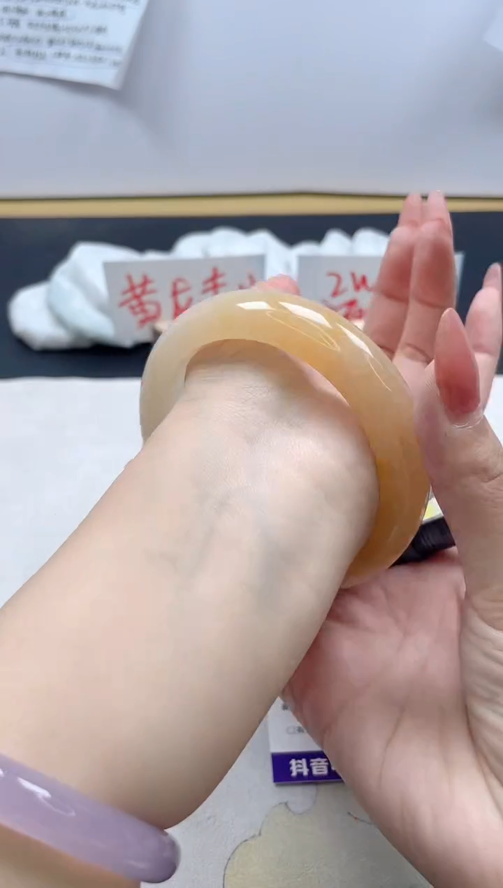 【闪购商品】石英质玉手镯未镶嵌117/64.7