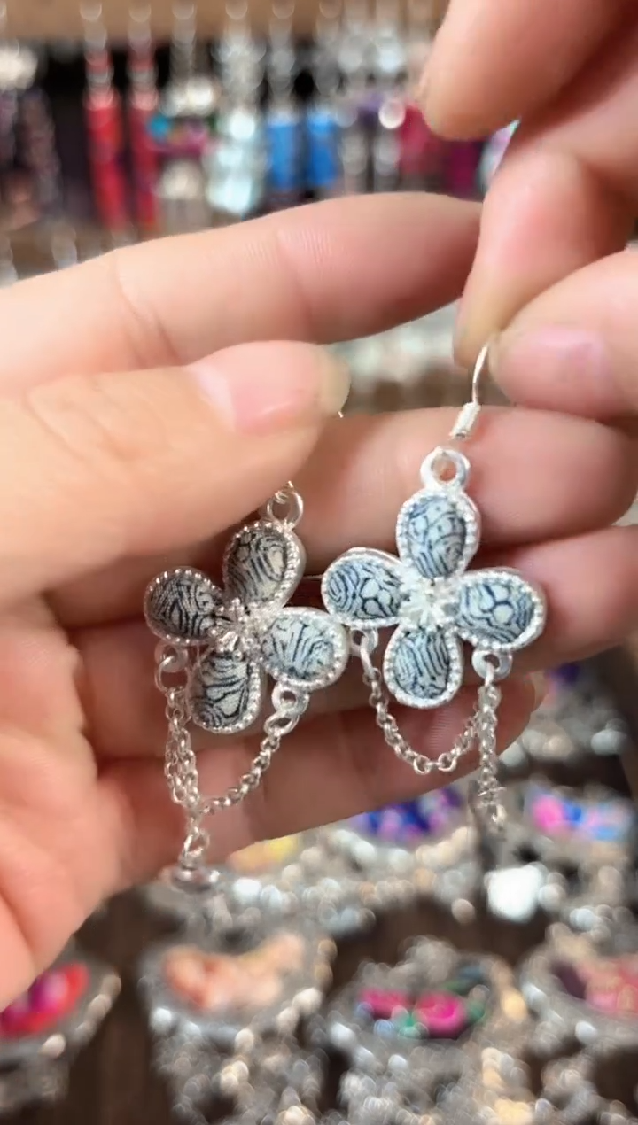 彩云南阁非遗老绣苗银饰品208