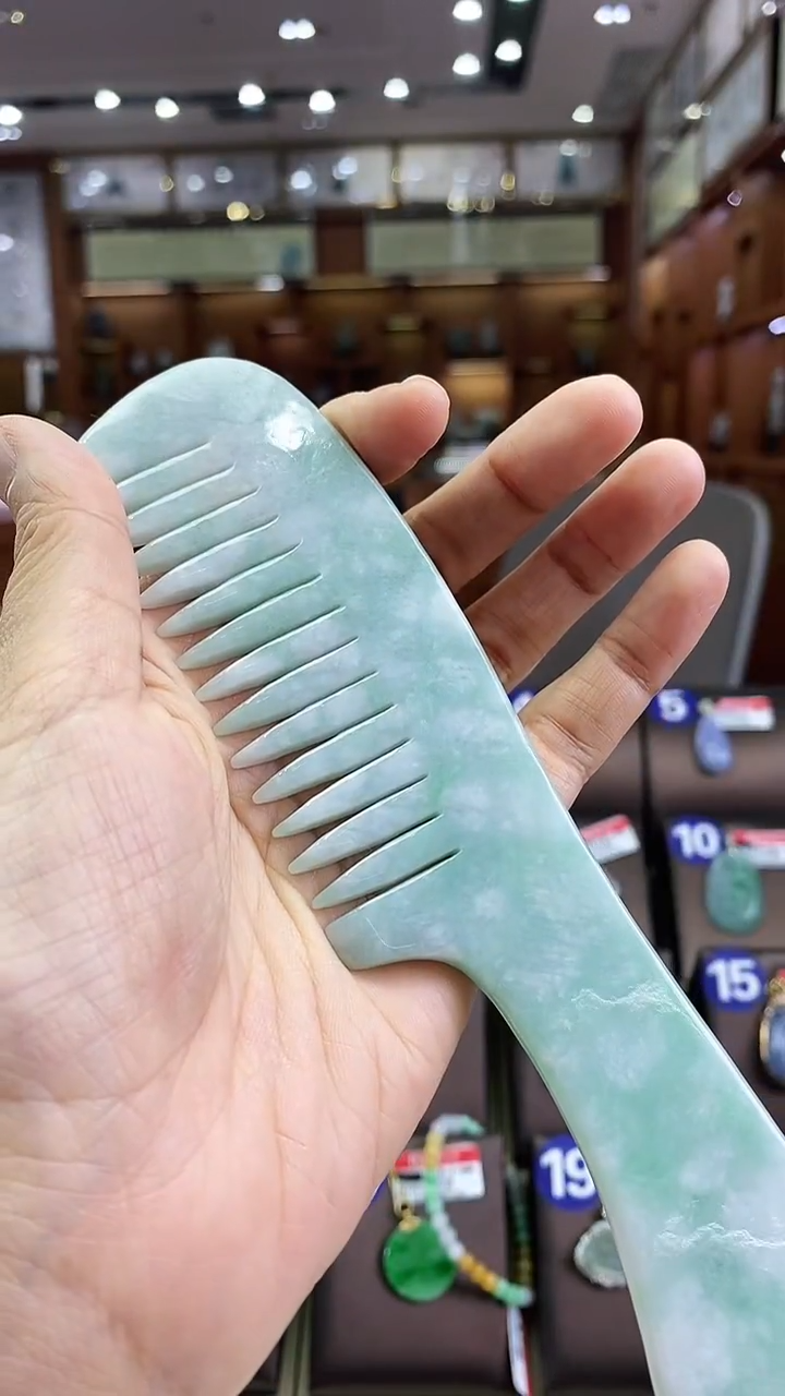 翡翠把件未镶嵌梳子
