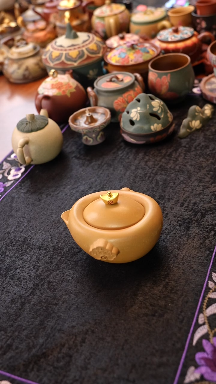 茶壶紫砂黄段泥元宝手抓壶
