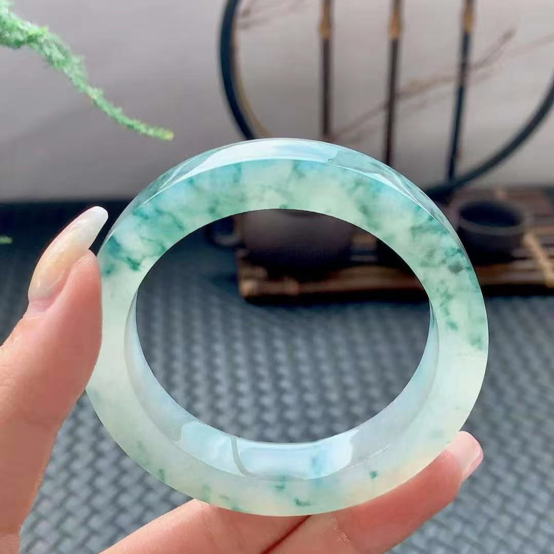 精品翡翠飘花手镯翡翠