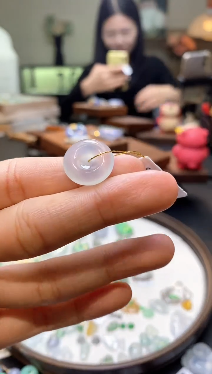 翡翠未镶嵌颈饰平安扣