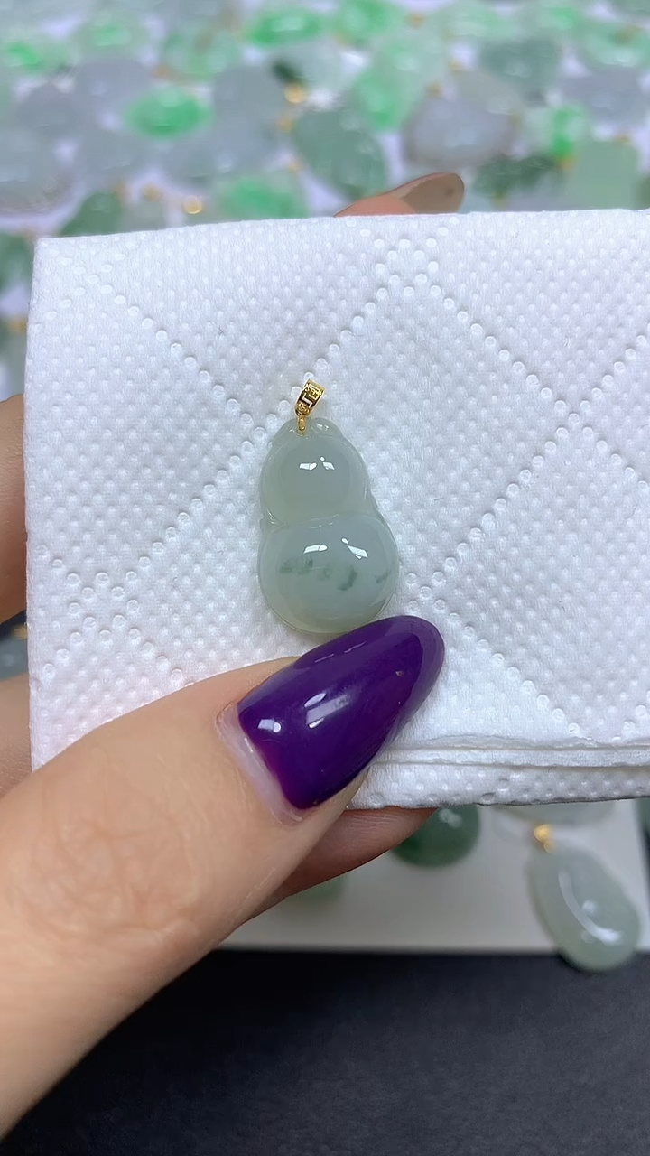 颈饰18K金镶嵌翡翠 