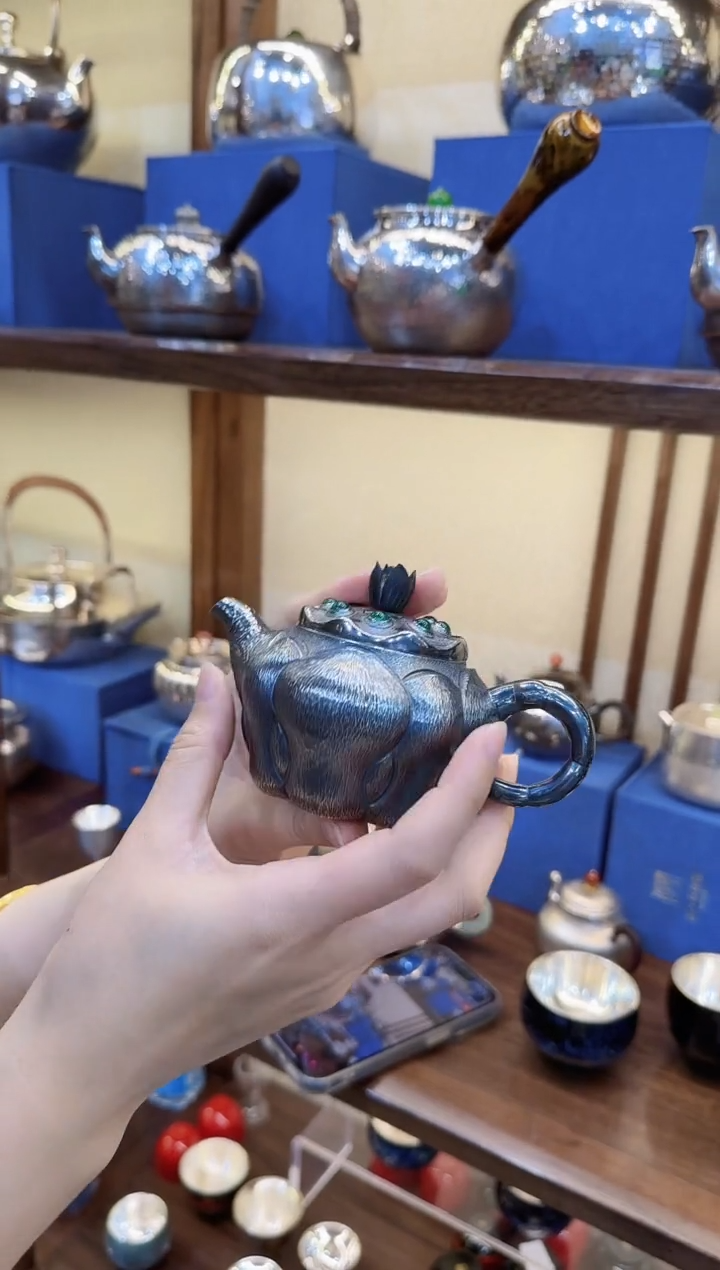 细工坊 足银999 莲蓬茶壶一个