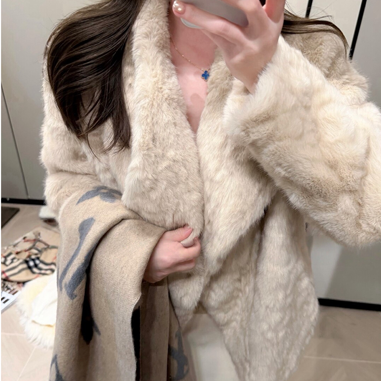 人造皮草 柔雾奶兔千金感温柔环保皮草大翻领保暖短款加厚外套女