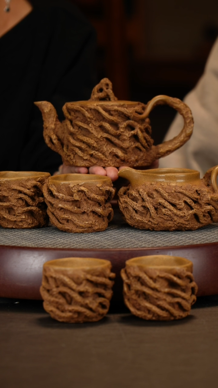 【闪购商品】紫砂茶壶供春套组+蹴鞠对杯+长城画大寿桃