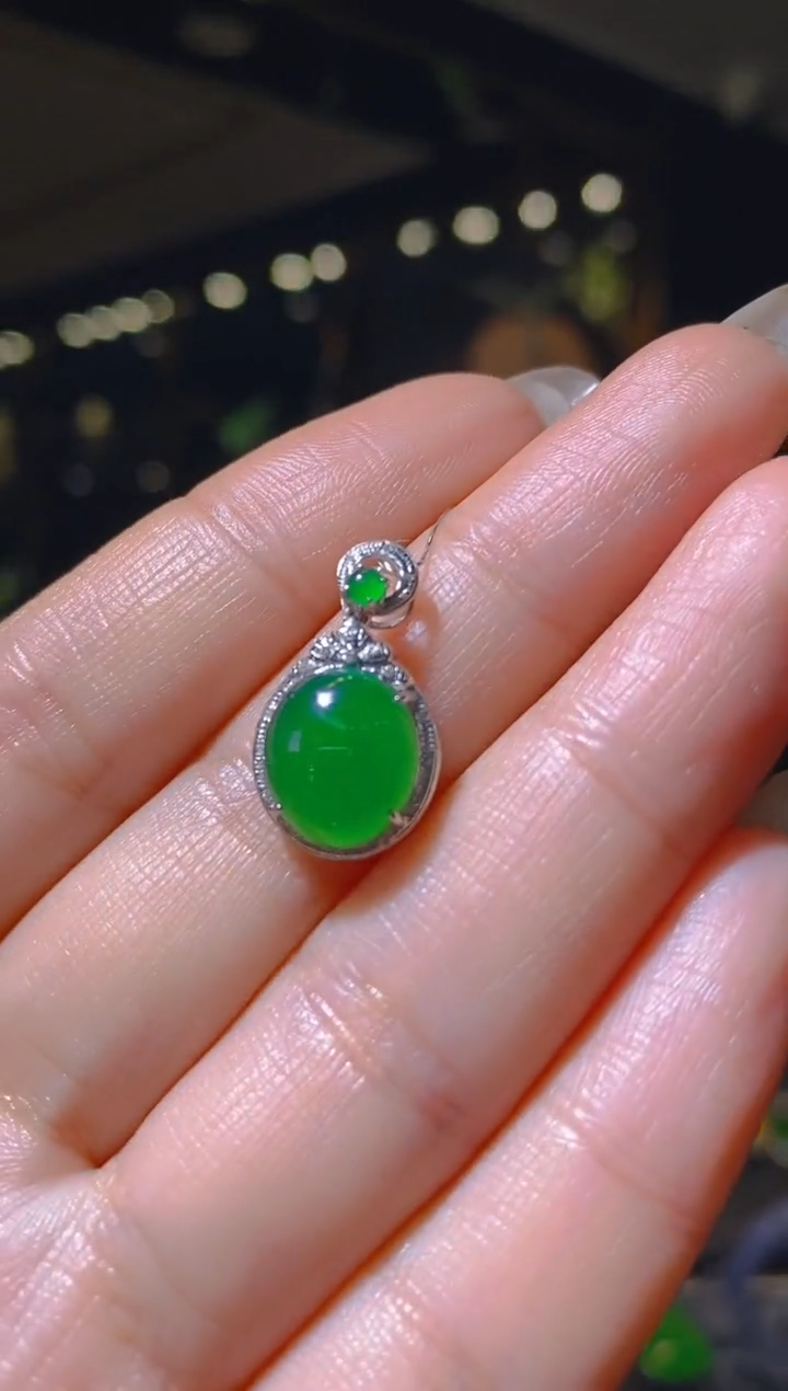 【闪购商品】翡翠吊坠(赠链)18K金镶嵌047