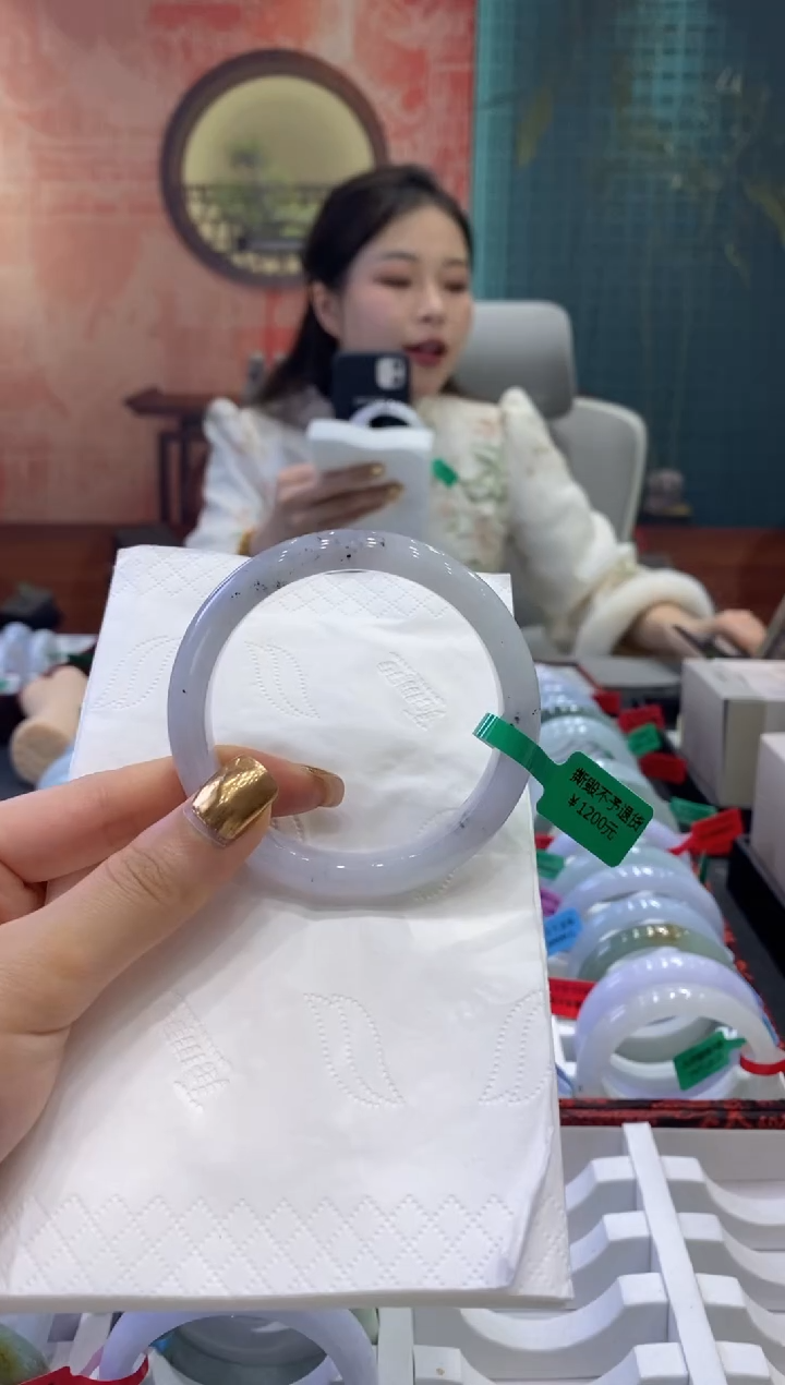 【闪购商品】翡翠手镯未镶嵌多人17017