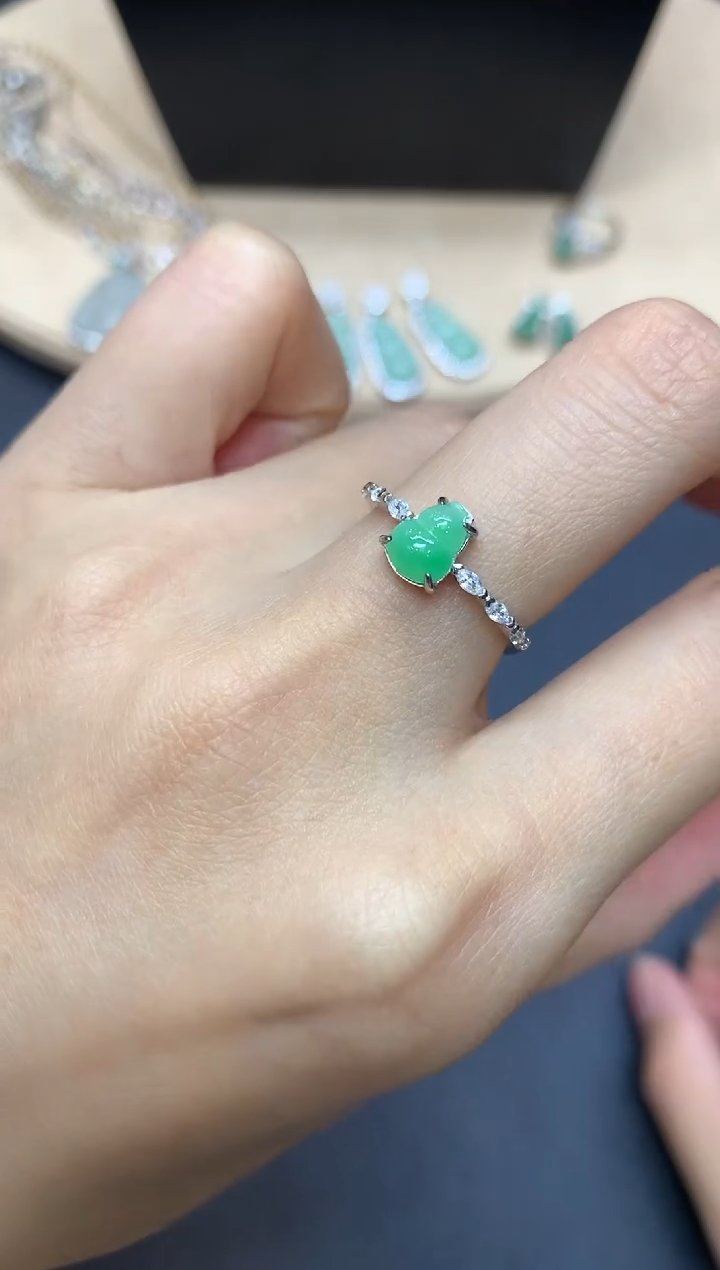 【闪购商品】翡翠戒指银S925镶嵌葫芦【无服务费】