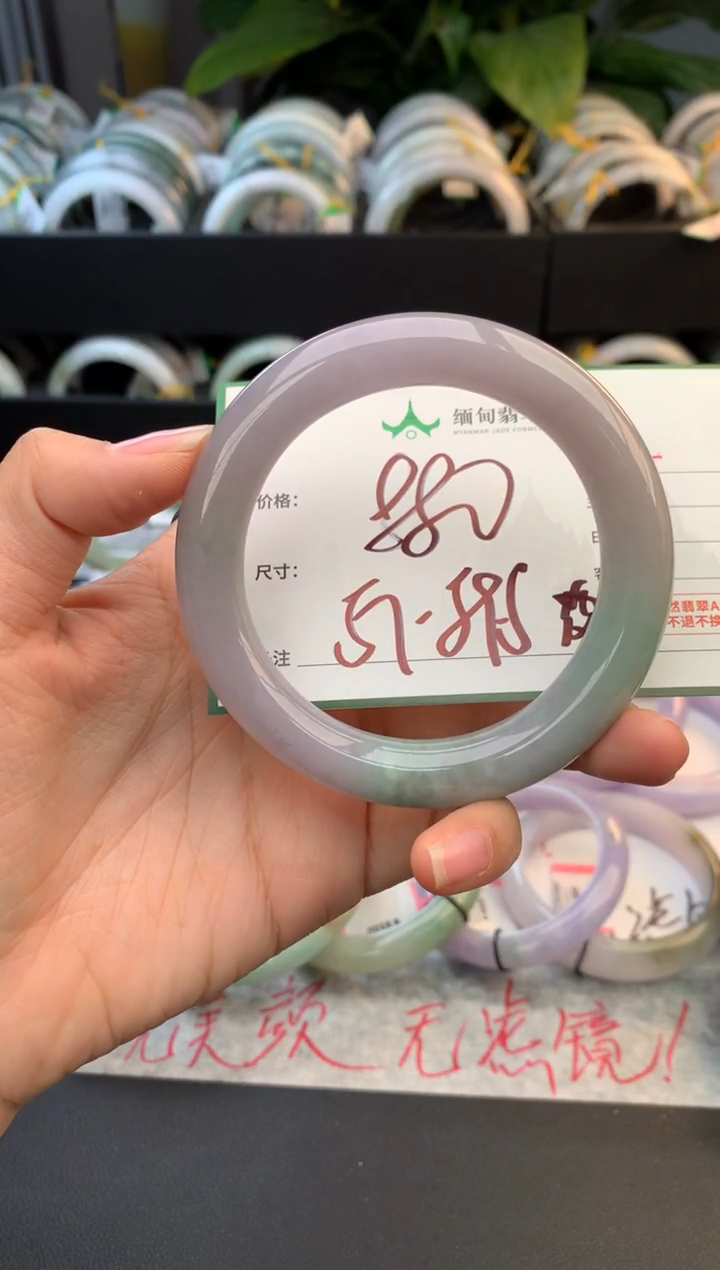 未镶嵌定制翡翠毛货需精细抛光+多人