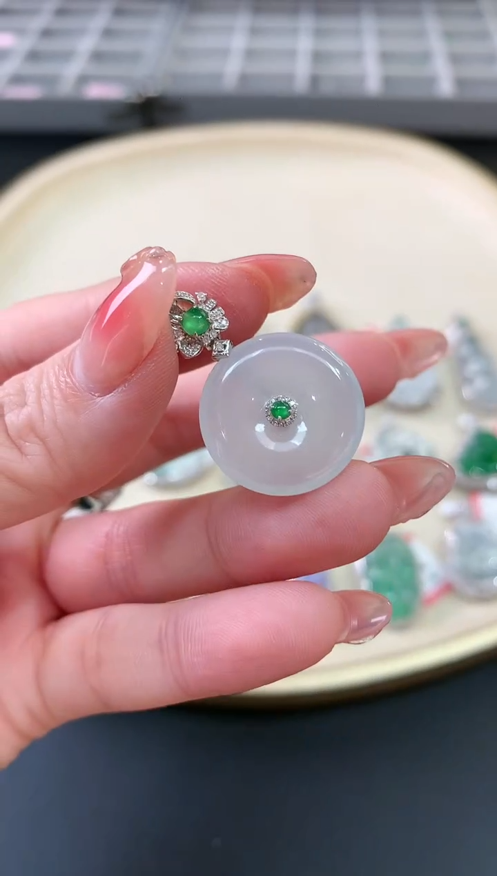 【闪购商品】翡翠吊坠(不含链)18K金镶嵌A688|4800