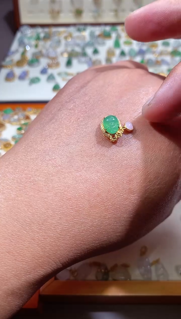 吊坠(不含链)18K金镶嵌翡翠C*T1111111