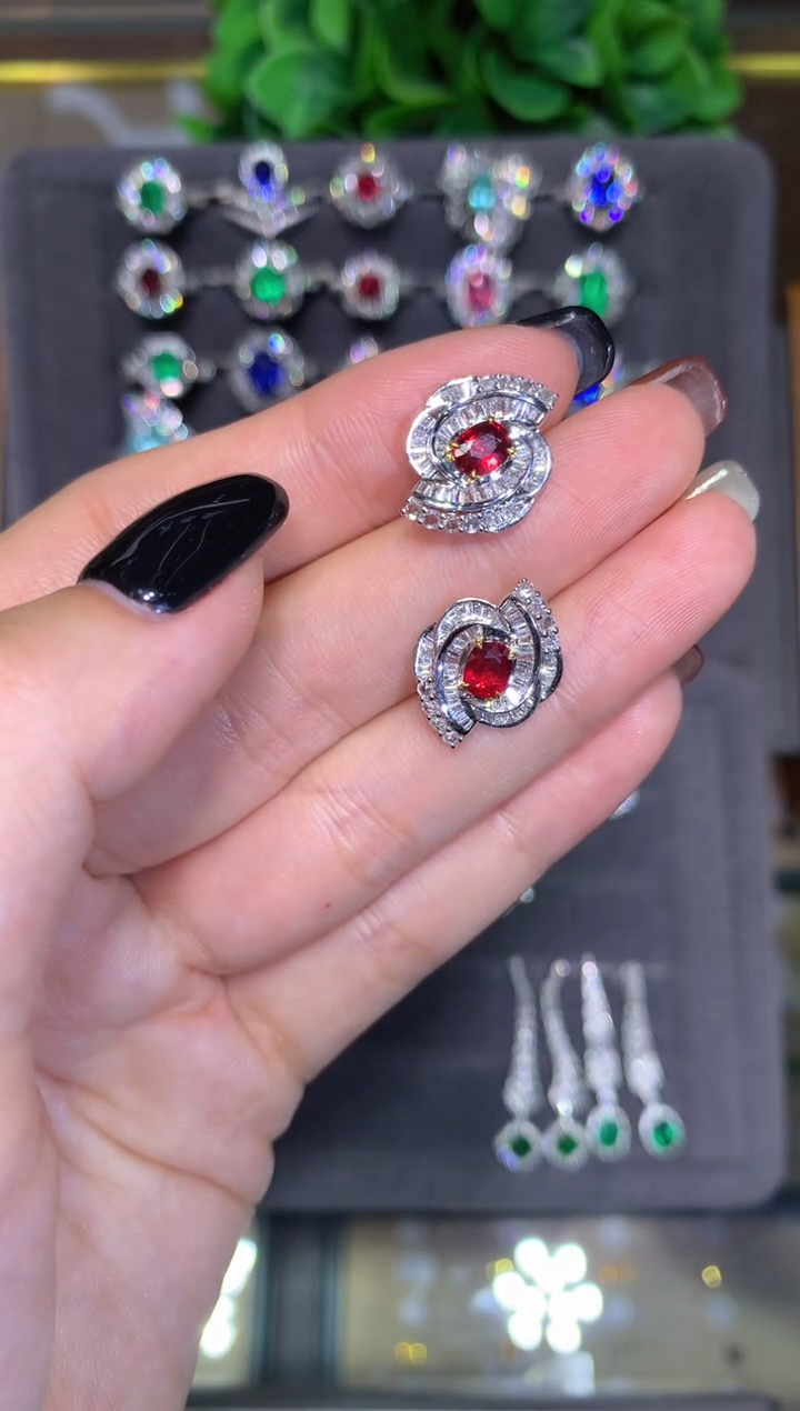 18K金镶嵌耳饰红宝石1.14CT