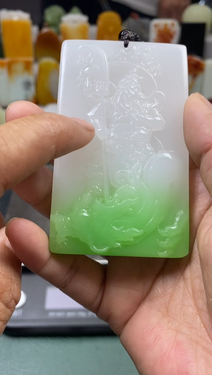 天然玉石未镶嵌颈饰关公