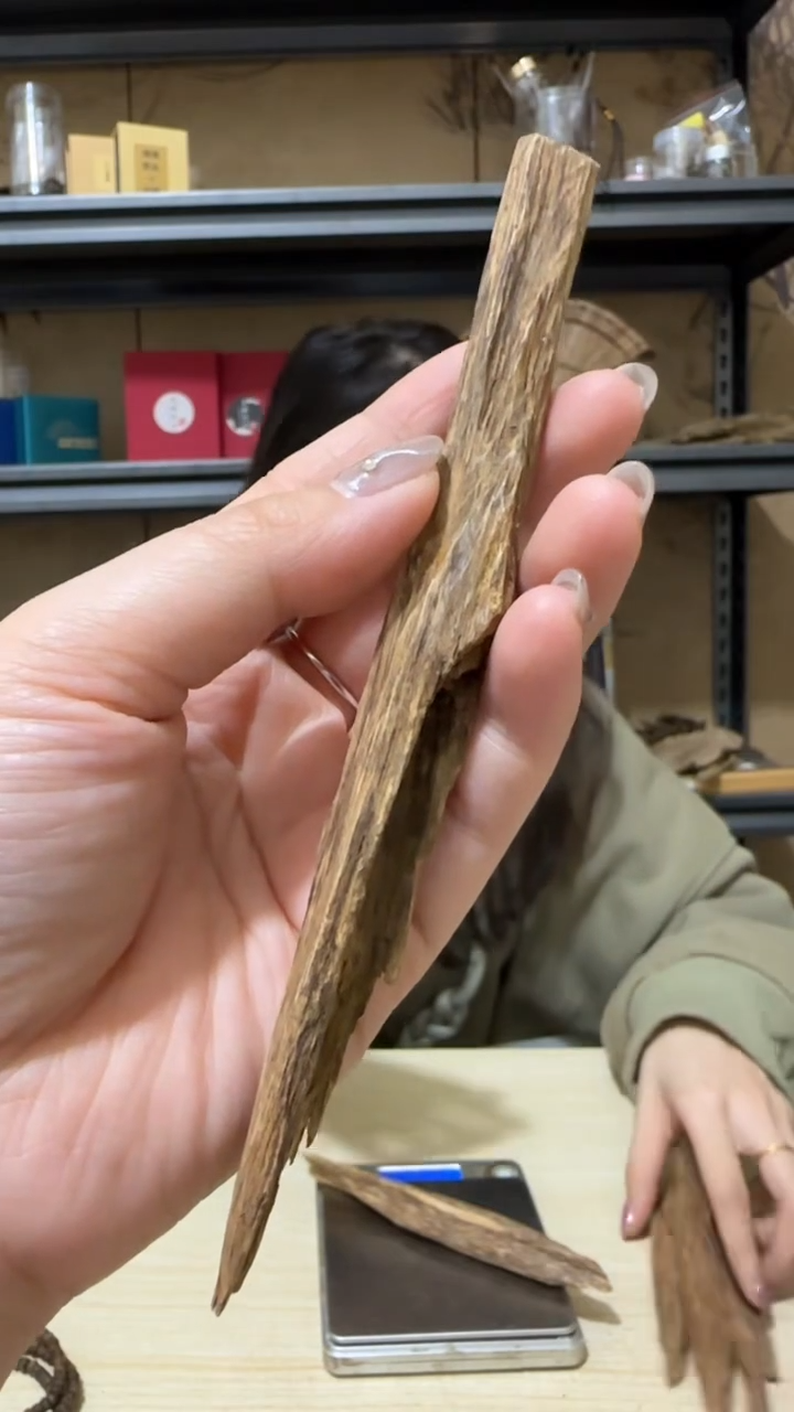 【闪购商品】沉香摆件11号达拉干野料6克+