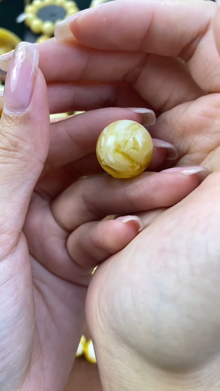 未镶嵌琥珀裸石葵. 51