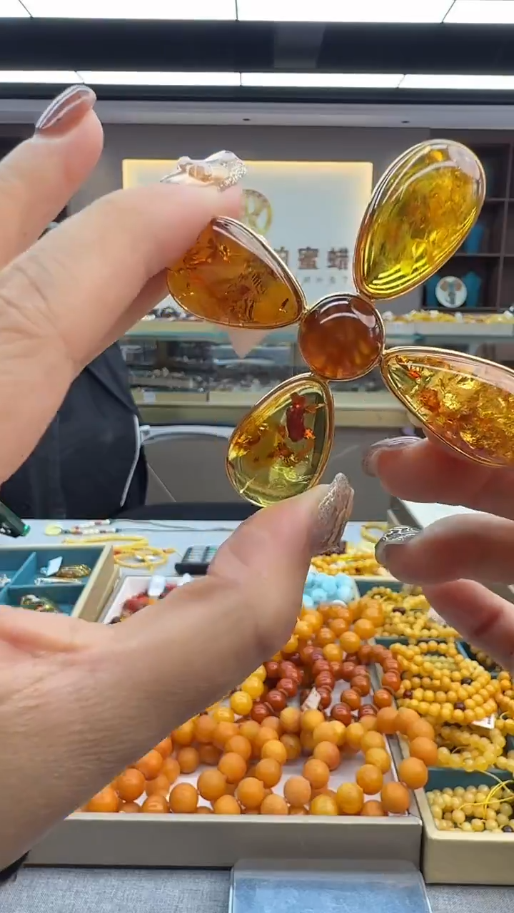 琥珀颈饰未镶嵌212秒拍号 假一罚三