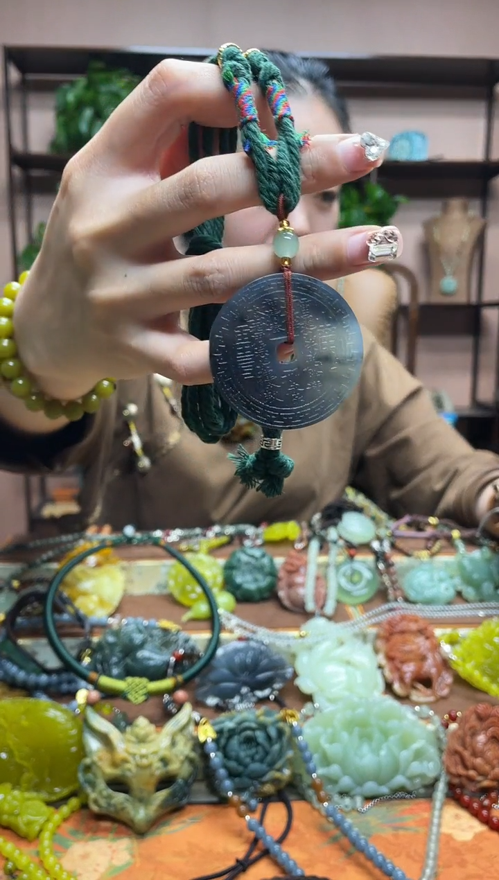 未镶嵌岫玉吊坠·