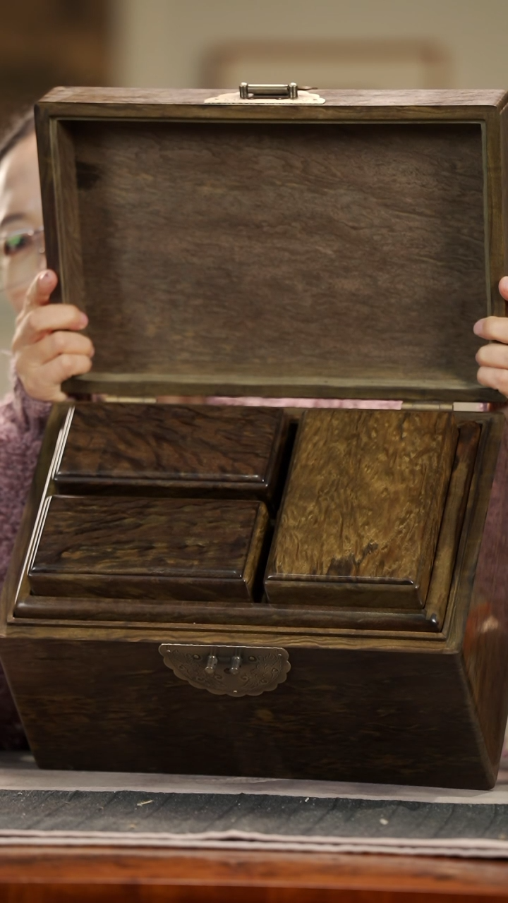 【闪购商品】金丝楠木雕一木一器绿料龙胆纹套盒珠宝盒