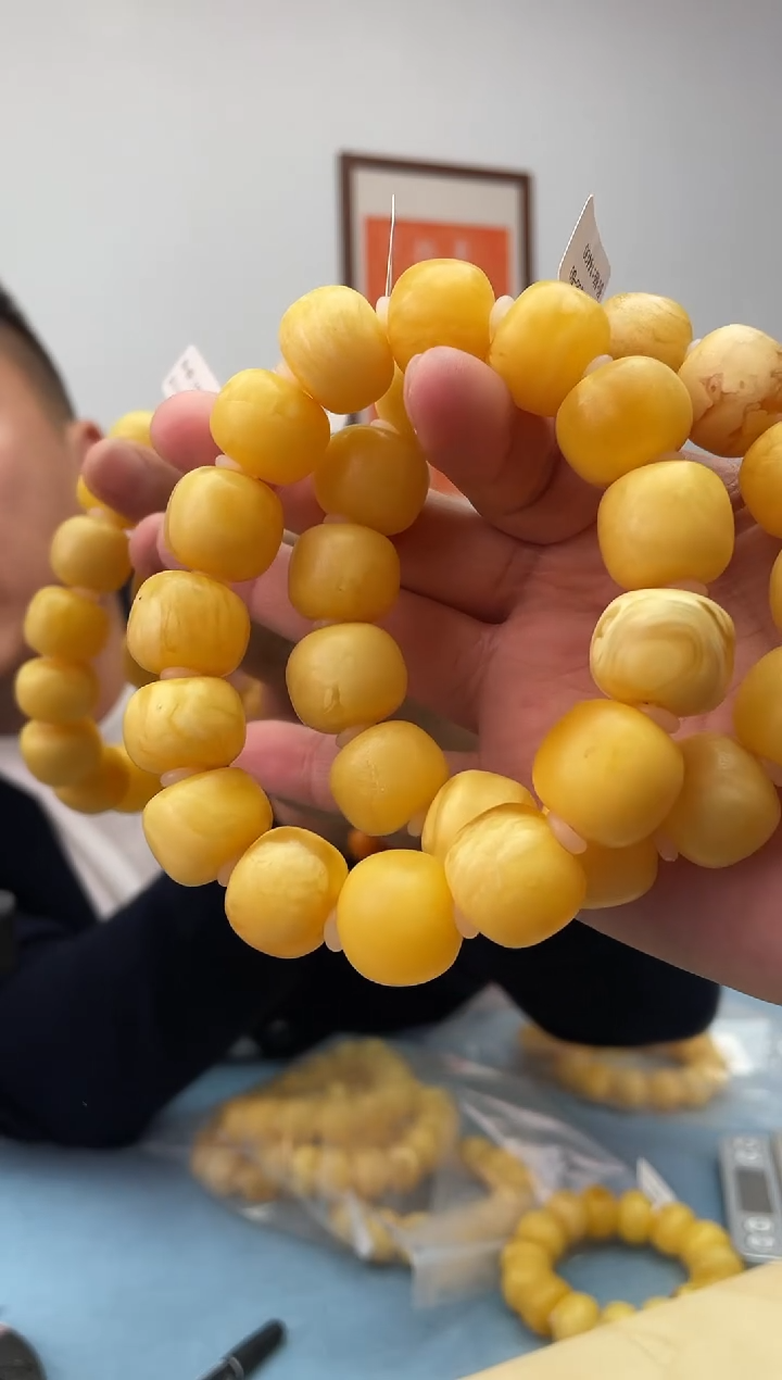 未镶嵌蜜蜡珠宝奇石假一罚十，微瑕多样性发一件