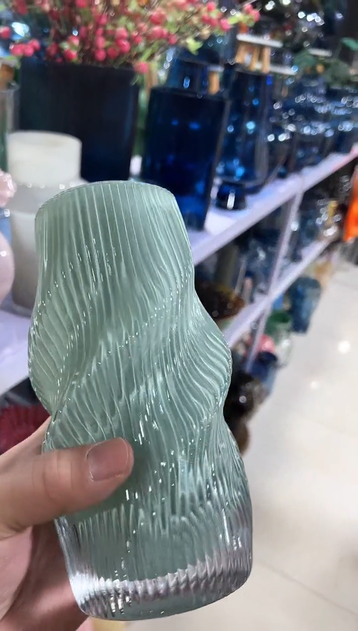 【闪购商品】无铅玻璃18.5公分绿色扭扭花瓶