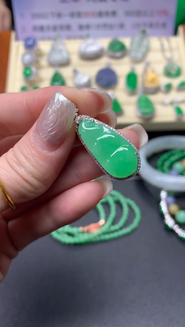 【闪购商品】翡翠吊坠(不含链)18K金镶嵌吊坠|5300+530