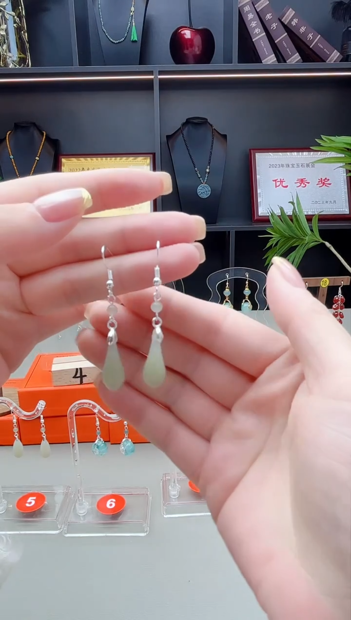 未镶嵌和田玉耳饰玉兰花 