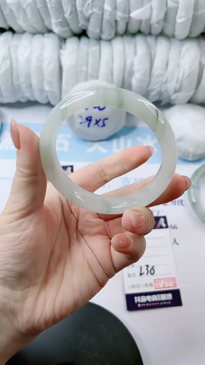 【闪购商品】石英质玉手镯未镶嵌多样性发货L36