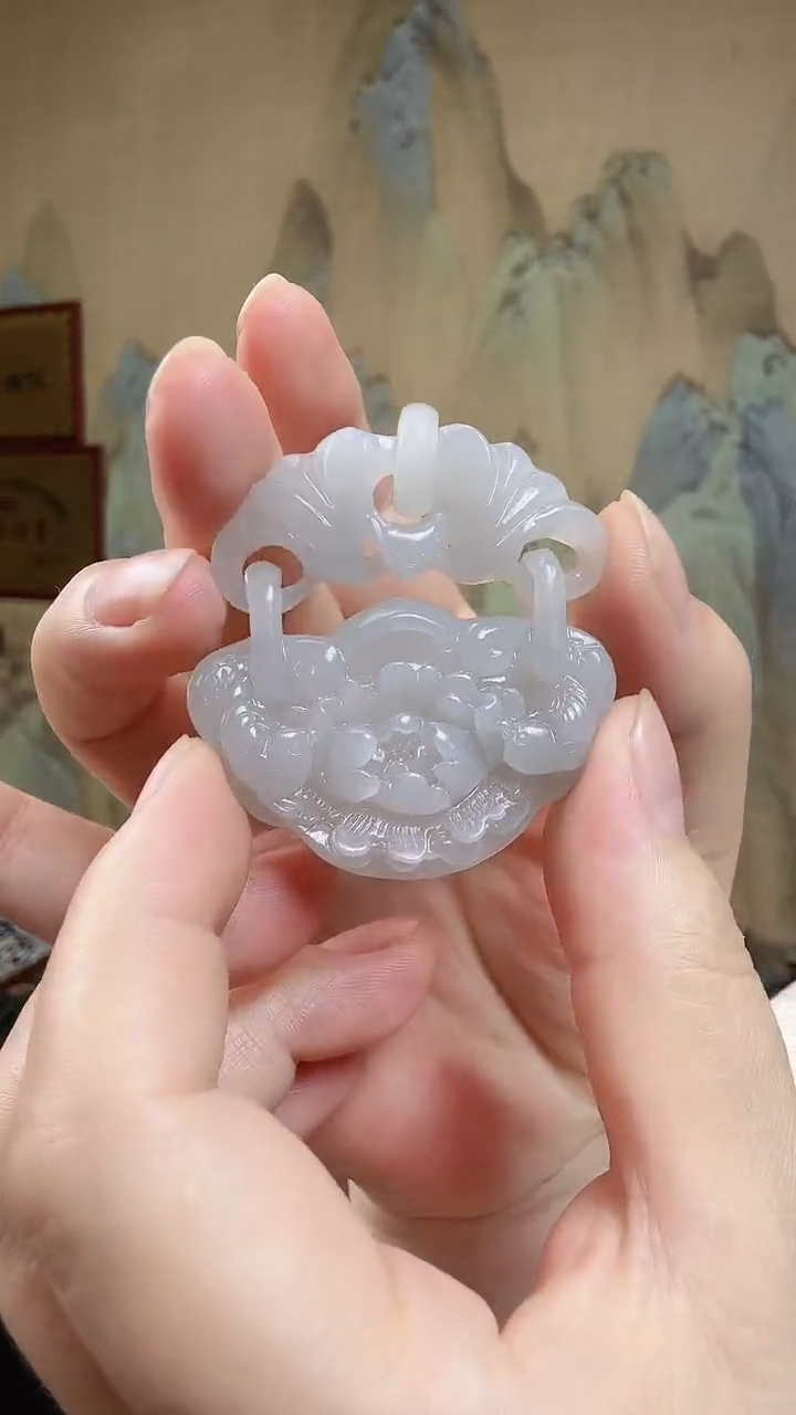 和田玉未镶嵌颈饰.