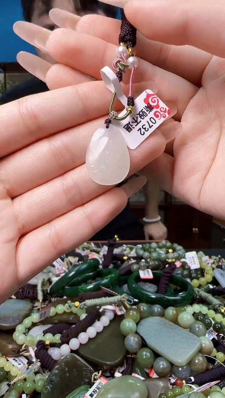 颈饰未镶嵌和田玉多样性发一