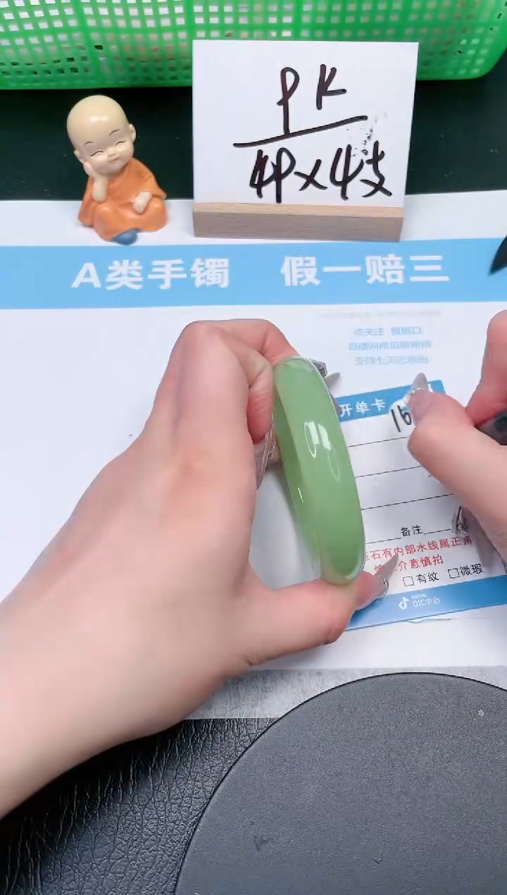 【闪购商品】石英质玉手镯未镶嵌169-56