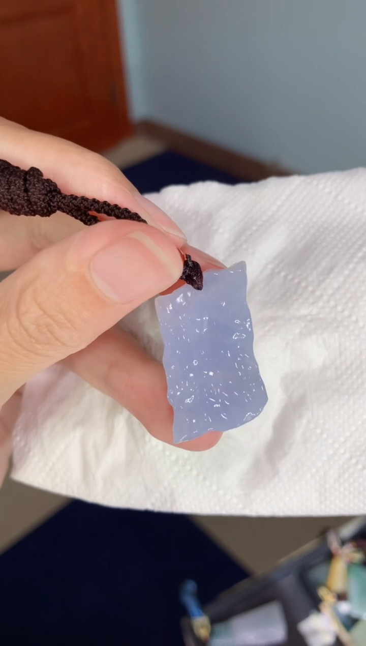 翡翠未镶嵌颈饰           