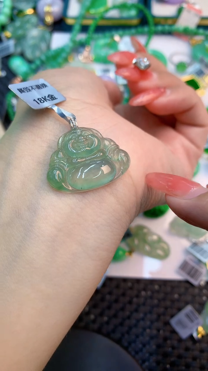 颈饰18K金镶嵌翡翠1