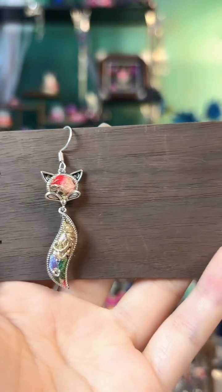 织绣雨*彩云南阁非遗老绣饰品326