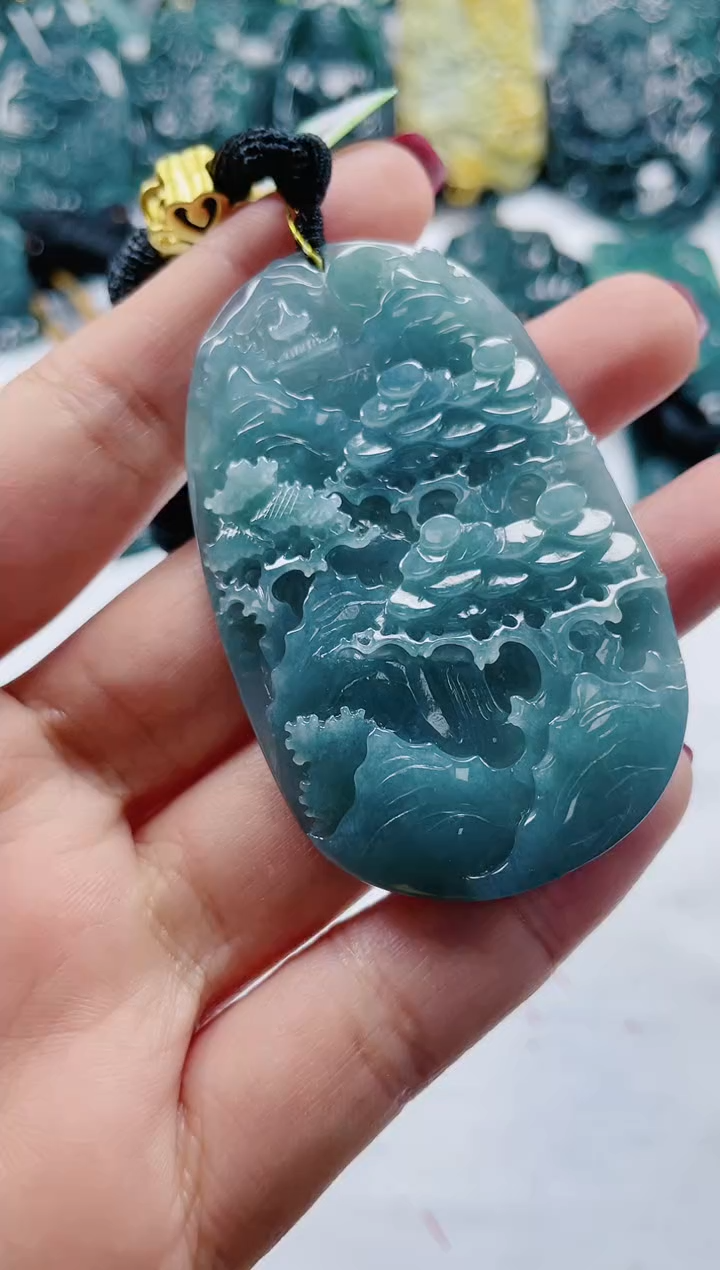 【闪购商品】翡翠颈饰未镶嵌         